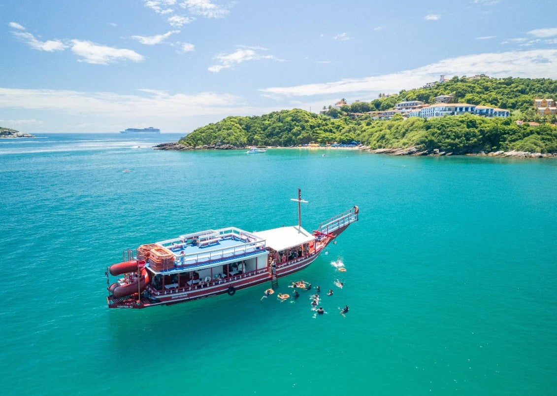 Passeio de Barco em Búzios: Praias, Ilhas e Paradas para Mergulho