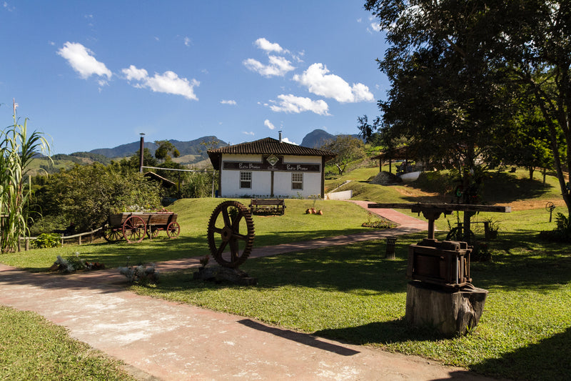 Carregue imagem no visualizador da galeriaJeep Tour, Cachoeiras e Engenho da Cachaça - Viaje no tempo com a história e cultura regional de Paraty