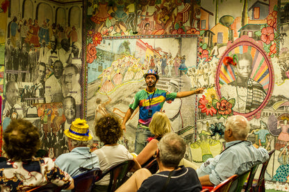 Vive la magia del Carnaval: crea disfraces y visita un taller de una escuela de samba.