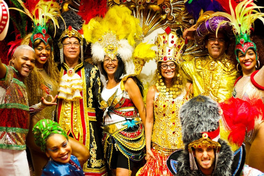 Experimente la Magia del Carnaval: Creación de Disfraces y Visita al Salón de la Escuela de Samba