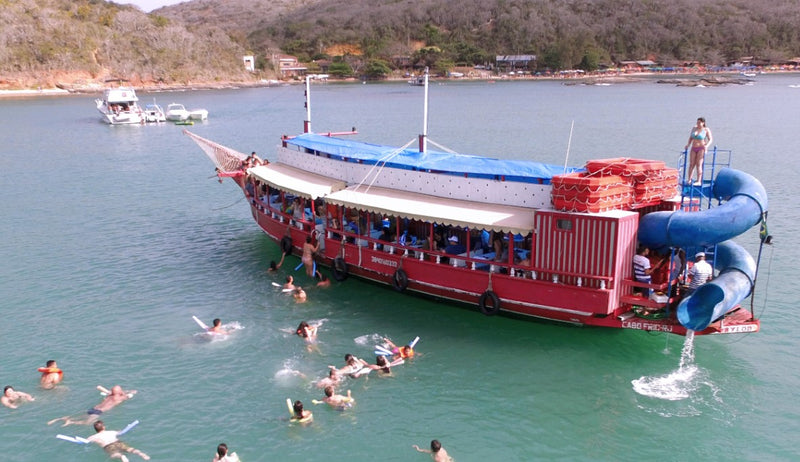 Carregue imagem no visualizador da galeriaPasseio de Barco em Búzios: Praias, Ilhas e Paradas para Mergulho
