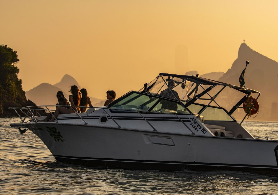 Paseo en barco al atardecer en Río de Janeiro