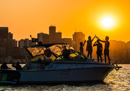 Paseo en barco al atardecer en Río de Janeiro