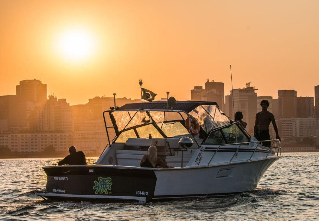 Paseo en barco al atardecer en Río de Janeiro
