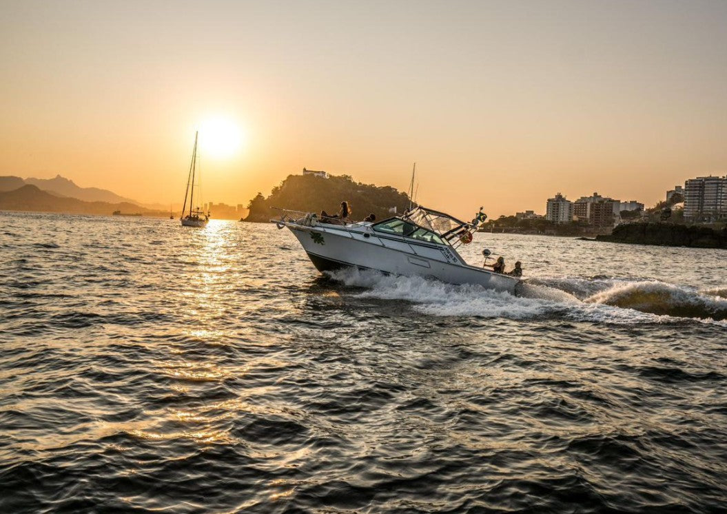 Paseo en barco al atardecer en Río de Janeiro