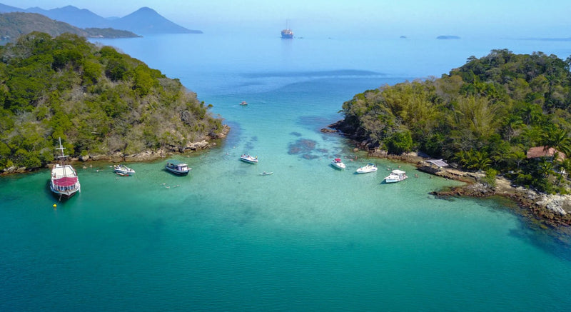 Carregue imagem no visualizador da galeriaPasseio de Escuna por Angra dos Reis saindo do Cais de Angra
