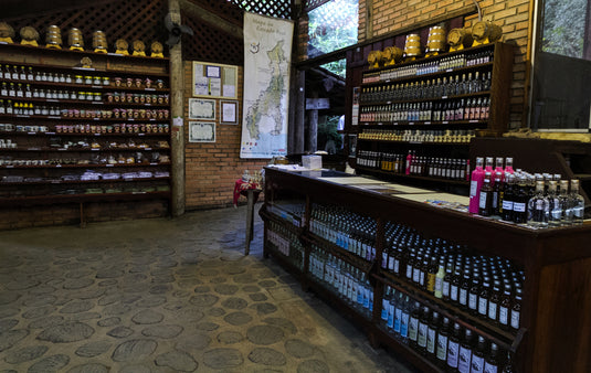 Jeep Tour, Cachoeiras e Engenho da Cachaça  -  Viaje no tempo com a história e cultura regional de Paraty