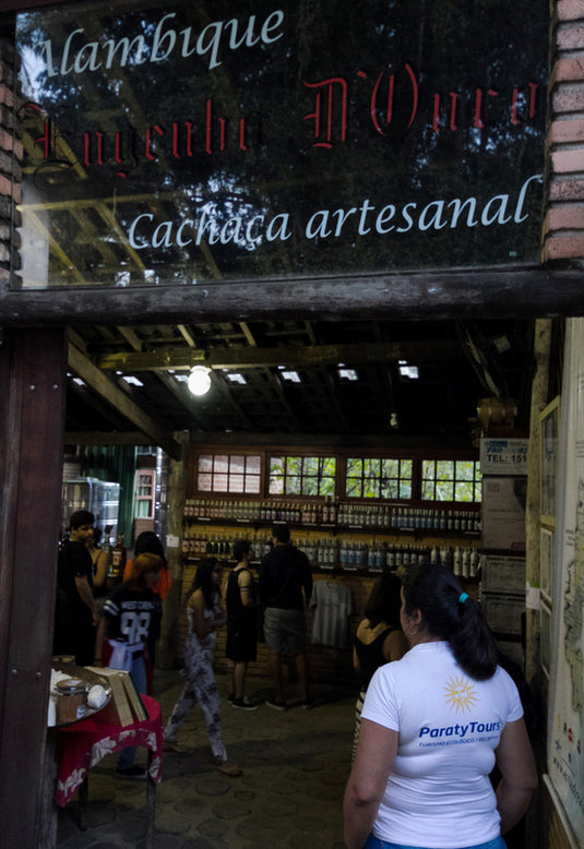 Jeep Tour, Cachoeiras e Engenho da Cachaça  -  Viaje no tempo com a história e cultura regional de Paraty