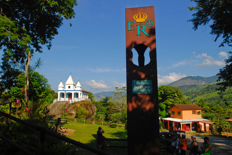 Carregue imagem no visualizador da galeriaJeep Tour, Cachoeiras e Engenho da Cachaça  -  Viaje no tempo com a história e cultura regional de Paraty
