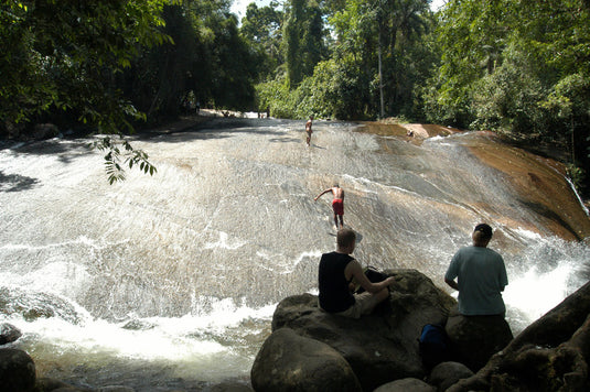 Jeep Tour, Cachoeiras e Engenho da Cachaça  -  Viaje no tempo com a história e cultura regional de Paraty