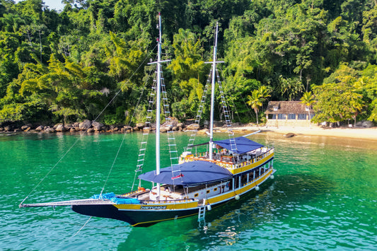 Tour Tradicional de Goleta con Esnórquel en Paraty